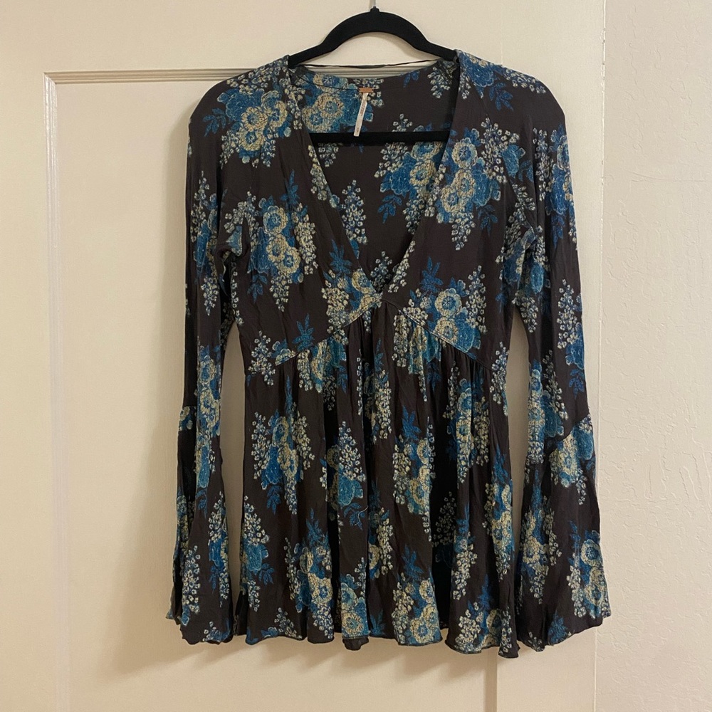 Long sleeve bell sleeved free people top